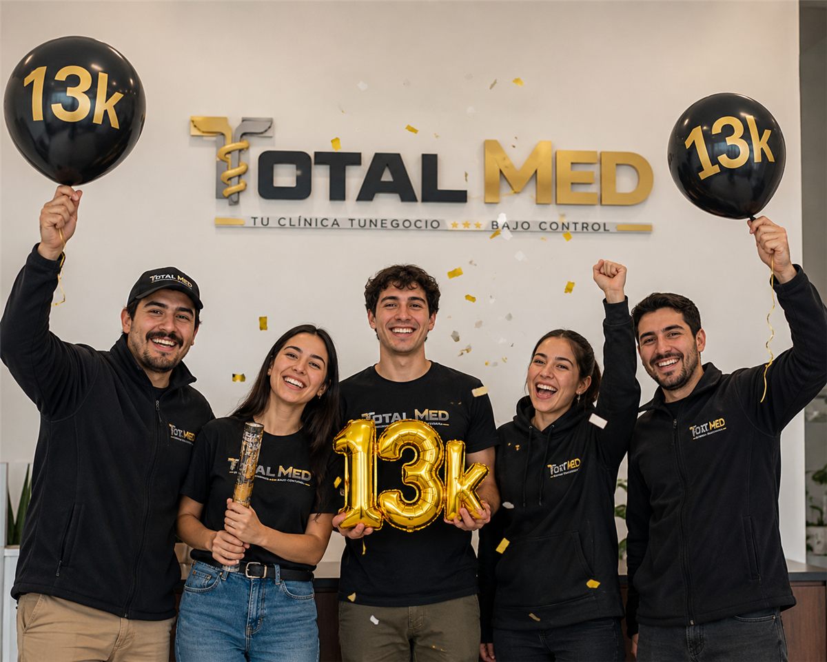 El equipo de TotalMed celebrando